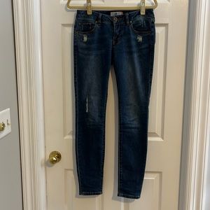 Cabi style #5087 distressed denim skinny Jean size 2.